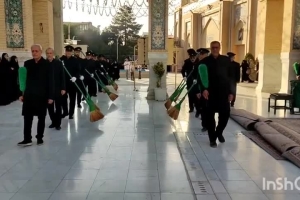 جاروکشی حرم خواهرامام رضاع