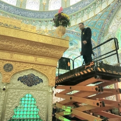 تعویض گل ضریح مطهر