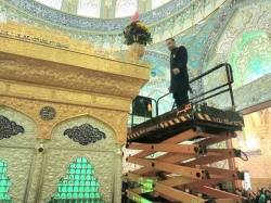 تعویض گل ضریح مطهر