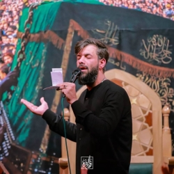 تصویر مراسم عزاداری شب شهادت امام جواد (ع) 1404 کربلایی حسین ستوده - محفل زوارالبقیع طهران