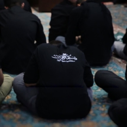 فردوس برین خانه احباب حسین است صد شکر که ما جزء محبان حسینیم