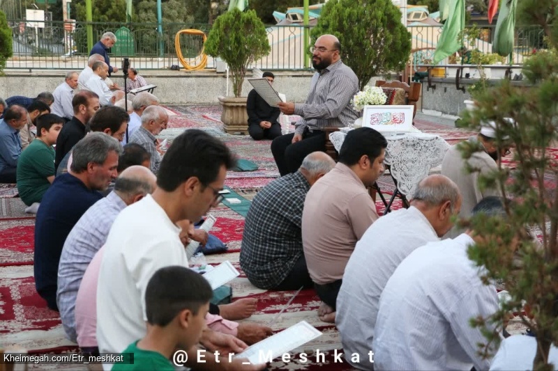 مراسم اقامه نماز و دعای استغاثه به امام زمان  امامزاده عبدالله همدان