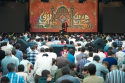 تصویر مراسم جشن ولادت پیامبر اکرم و امام صادق (ع) 18 شهریور 1404 - کربلایی محمدحسین حدادیان