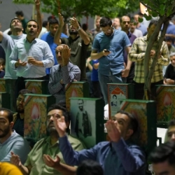 تصویر مراسم جشن شب ولادت امام رضا (ع) 18 اردیبهشت 1404 حاج محمود کریمی - هیات رایت العباس چیذر
