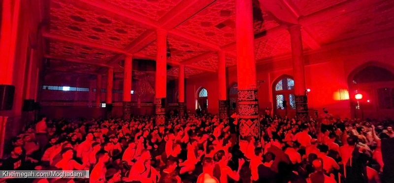 تصویر مراسم شب شهادت امام صادق (ع) 3 اردیبهشت 1404 کربلایی جواد مقدم - هیئت بین الحرمین طهران