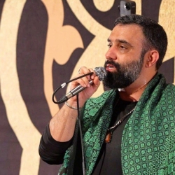 تصویر مراسم شب اول محرم 1404 1447 کربلایی جواد مقدم - هیئت خادم الرضا قم - ورزشگاه شهید حیدریان
