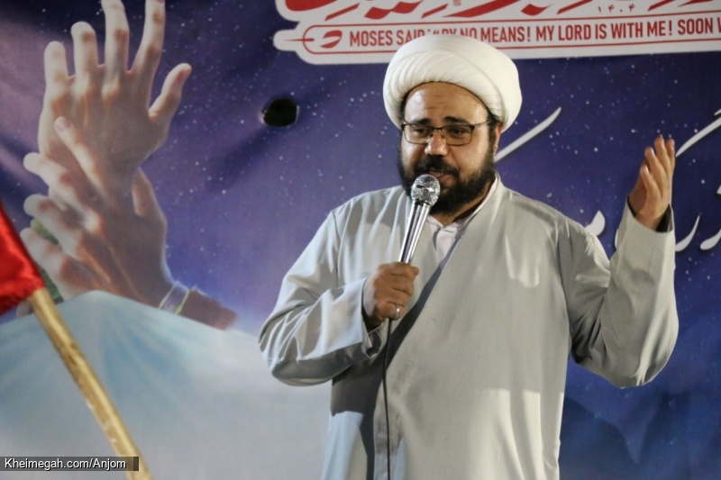 پای کار انقلاب