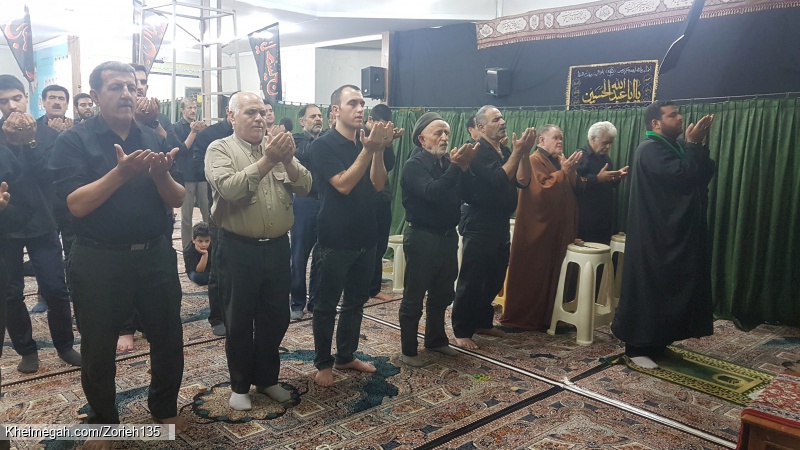 اقامه نماز جماعت ظهر عاشورا به امامت حاج سید مهدی خادمی