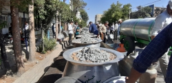 پخت خیابانیِ اطعام 6هزار نفری در شهرستان ارسنجان توسط هئیت رزمندگان اسلام