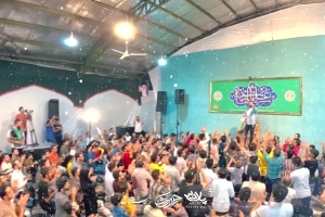 به روی دامن سمانه - دانلود ویدئو کلیپ مولودی سرود شور ولادت امام هادی (ع) کربلایی مهدی رعنایی